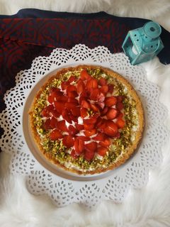 صورة لوصفة تارت الكنافة بكريمة الخفق والفراولة