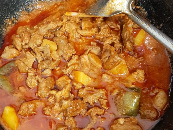 Bagaimana Menyiapkan Rendang daging, Enak Banget