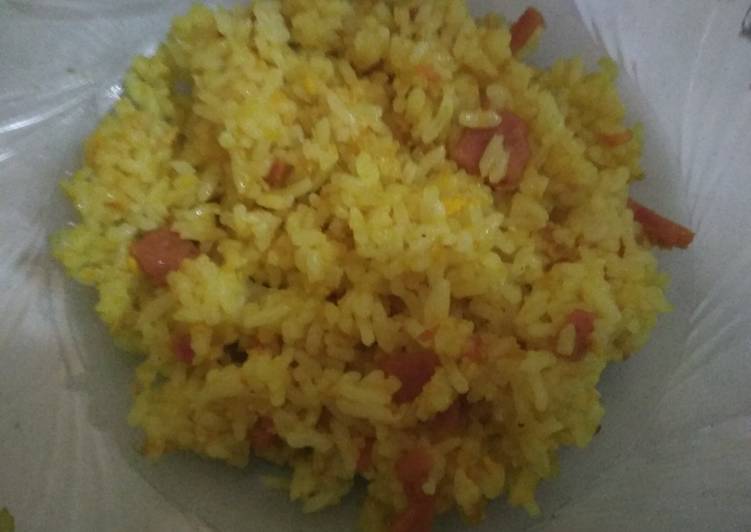 Nasi goreng kuning