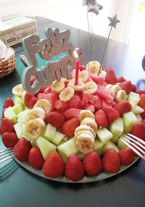 Una foto de Falsa torta de frutas apta todes! 🍓🍉🍌