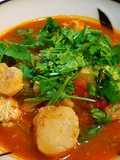 Sea scallops in tomato onion soup