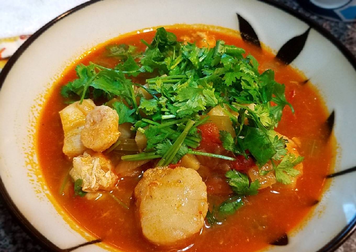 Scallops in tomato and onion soup