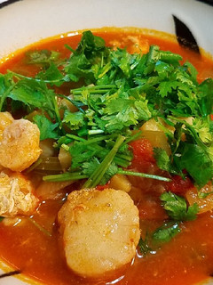 A picture of Sea scallops in tomato onion soup.