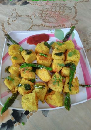 बेसन का ढोकला (besan ka dhokla recipe in Hindi) रेसिपी मुख्य फोटो