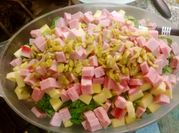 Una foto de ensalada con dambo