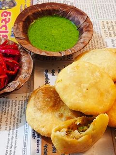 मटर कचौड़ी (matar kachodi recipe in Hindi) रेसिपी मुख्य फोटो