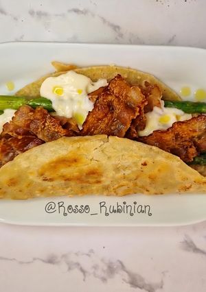 Foto di Piadina con Asparagi, Stracchino e Speck Croccante