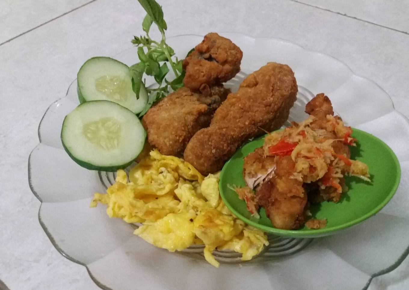 Ayam geprek+ scrambel egg