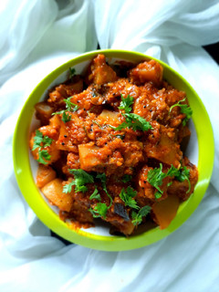 உருளைக்கிழங்கு மசாலா (potato masala recipe in tamil) செய்முறை முக்கிய புகைப்படம்
