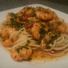 A picture of Garlic Prawns Spaghetti.