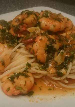 A picture of Garlic Prawns Spaghetti.