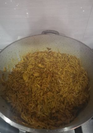 صورة لوصفة رز قدرة مع اللحمة المقلية