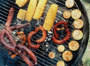 Foto de Churrasco de Salsichas Frescas e Linguiça
