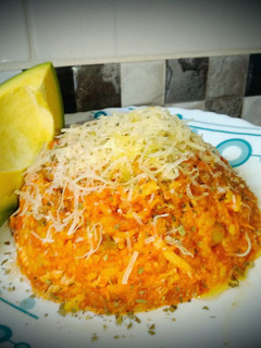 Una foto de Arroz con pollo a la napolitana