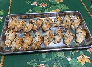 Une photo de Minis croissants feuilletés au roquefort et pavot bleu