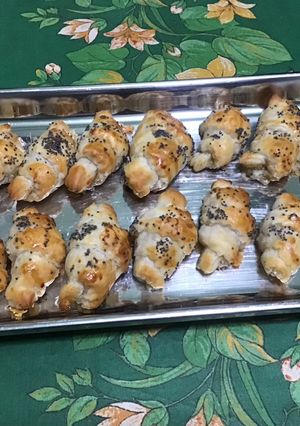 A picture of Mini Puff Pastry Croissants with Roquefort and Blue Poppy Seeds.