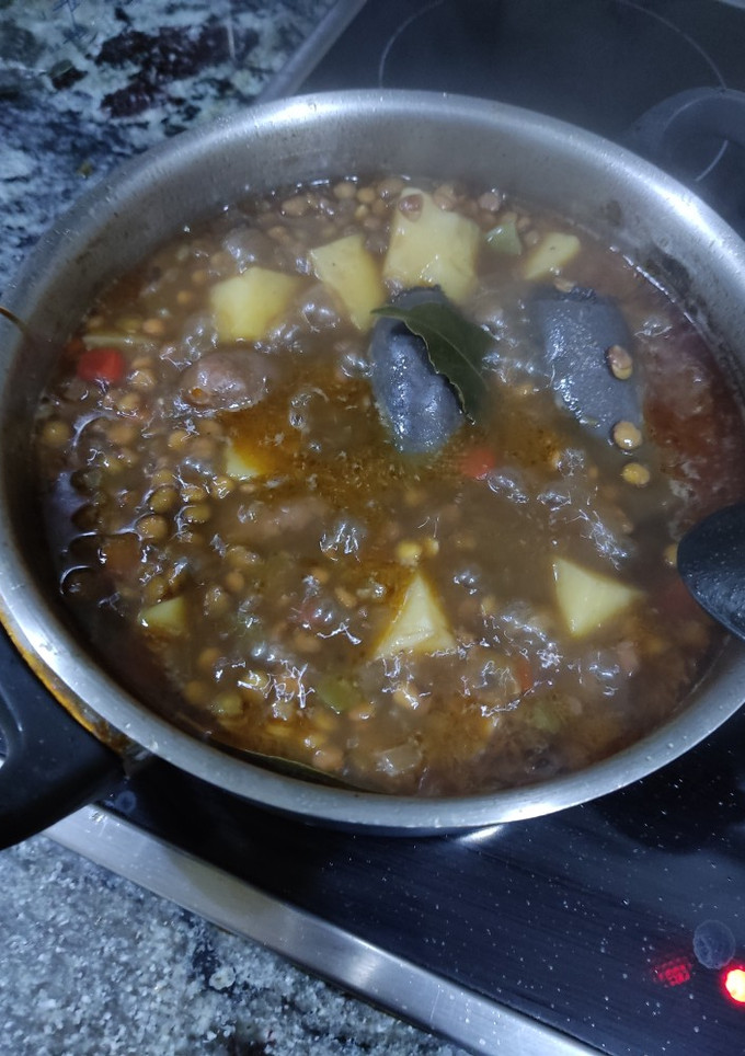 Una foto de Lentejas con chorizo y morcilla