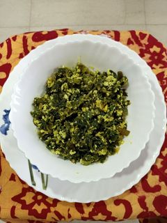 पातीच्या कांद्याची भाजी (patichya kandyachi bhaji recipe in marathi) रेसिपी चे मुख्य फोटो
