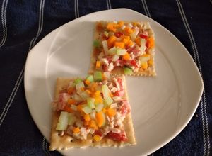 Una foto de Ensalada con mayonesa servida en saladitas