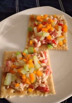 Una foto de Ensalada con mayonesa servida en saladitas