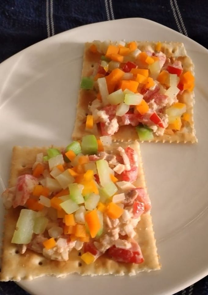 Una foto de Ensalada con mayonesa servida en saladitas