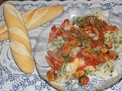 Una foto de salsa para ravioles con tomate