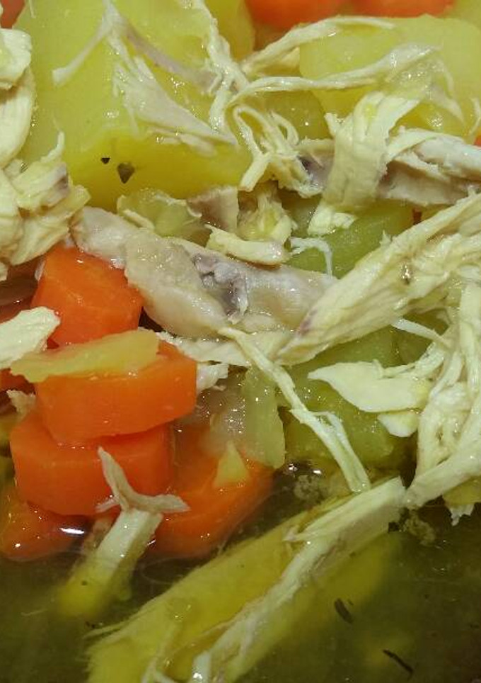 Una foto de Sopa de pollo asado y verduras!😋