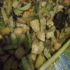 A picture of Jengkol cabe ijo dan tempe.
