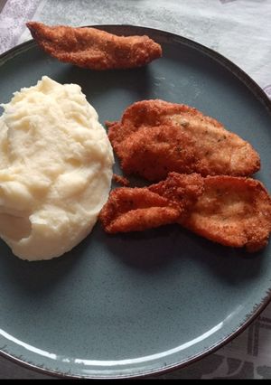 Una foto de Pollo Rebozado con Puré