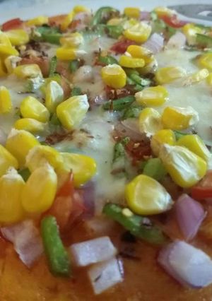 पिज़्ज़ा (Pizza recipe in hindi) रेसिपी मुख्य फोटो