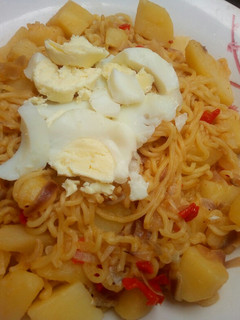 A picture of Potatoes and noodles.
