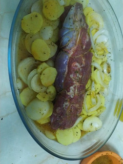 Una foto de Solomillo al horno con jamón bacon y hierbas provenzales