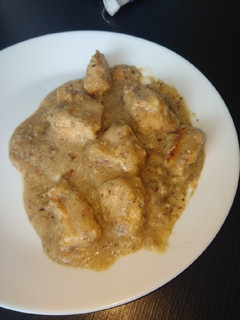 Una foto de Pechuga de pollo en salsa de almendras