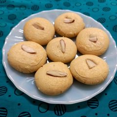 A picture of Besan naan khatai 🫓🫓.