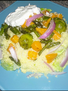 Una foto de Cous-cous con verduras y salsa alioli