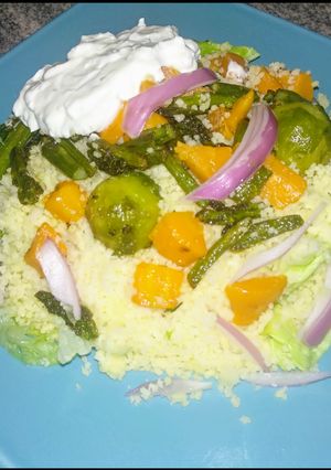 Una foto de Cous-cous con verduras y salsa alioli