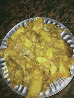 आलू बैंगन (aloo baingan recipe in hindi) रेसिपी मुख्य फोटो