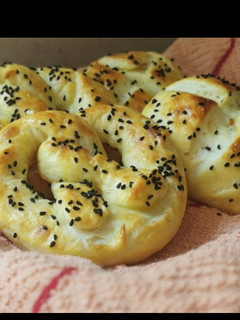 صورة لوصفة خبز البريتزل 🥨