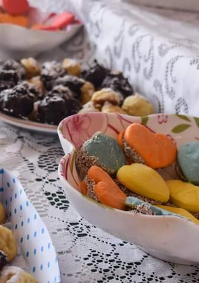 Una foto de Alfajores de maicena de colores