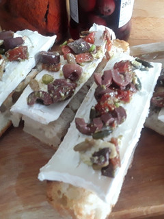 A picture of Sig's Simple Goats Cheese Delight.