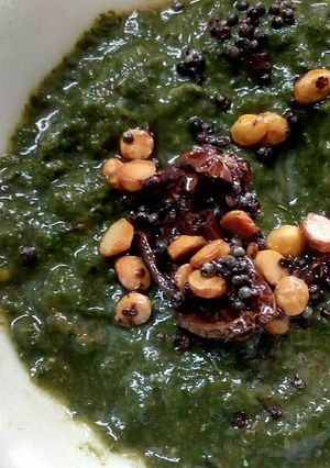 A picture of Spinach chutney.