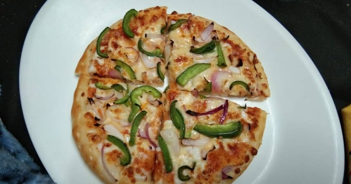 Capsicum Onion Pizza Recipe by Anjana arora Cookpad