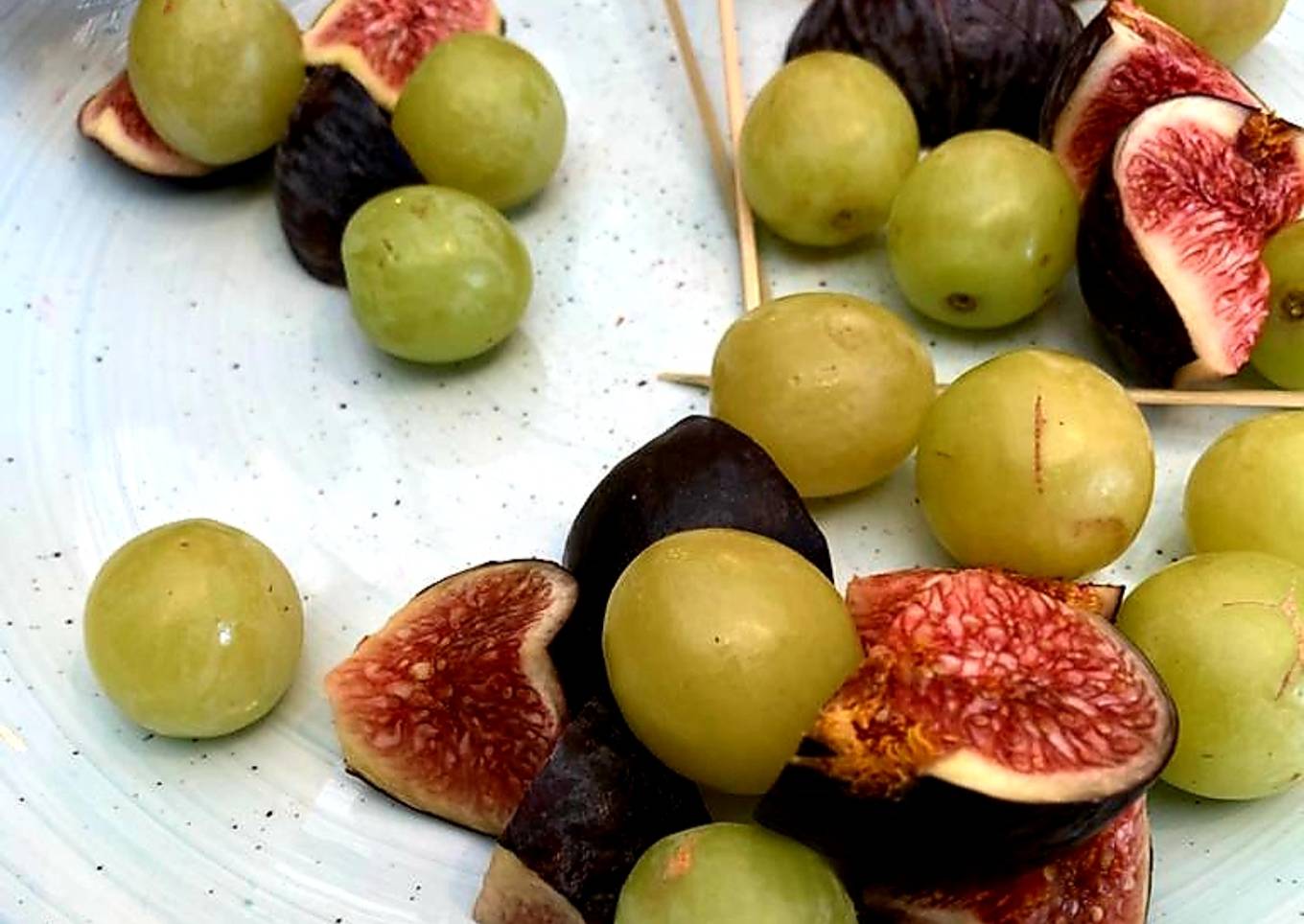 Fruit skewers and yogurt dip