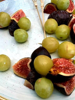A picture of Fruit skewers and yogurt dip.