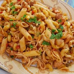 A picture of Macaroni with Chicken and pasta😋.