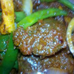A picture of Gizzard sauce with vegetables.