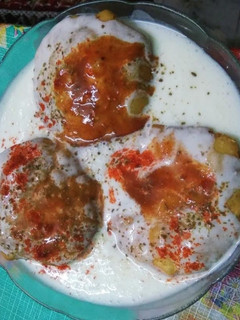 दही बड़ा (Dahi bada recipe in Hindi) रेसिपी मुख्य फोटो