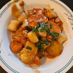 A picture of Dakgalbi (no onion/garlic, spice optional).