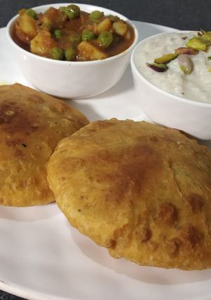A picture of Hare matar ki puri with aloo matar ki sabji & rice kheer.