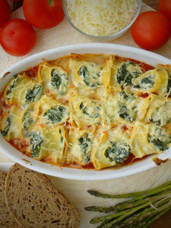 Una foto de Pasta rellena de espinacas, skyr y tofu